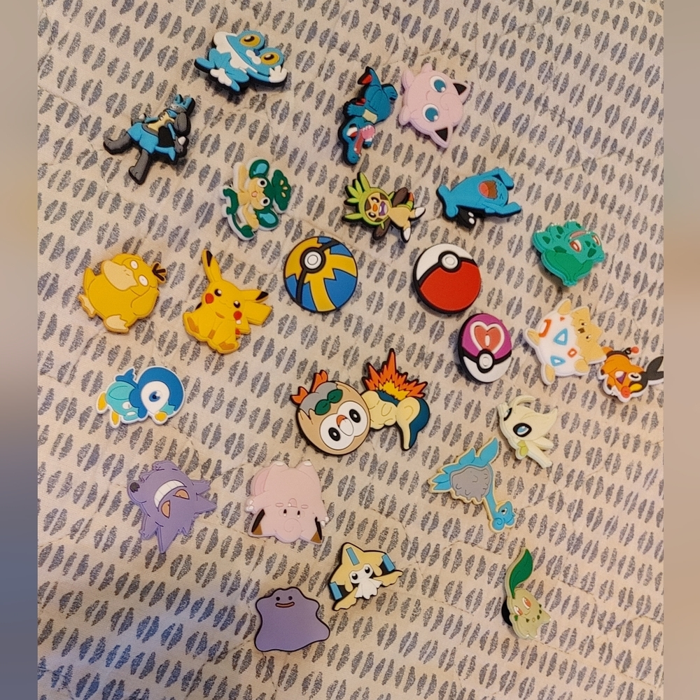 25 piece Pokémon shoe charms